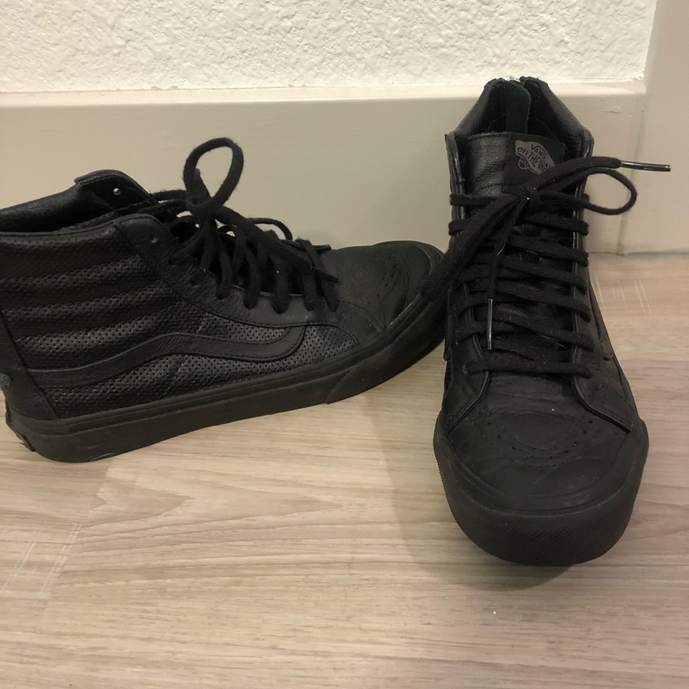 Vans Hightop Black Leather Hightop Shoe